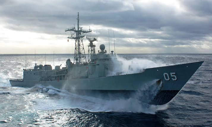 HMAS Melbourne FFG 05 cutting through open sea